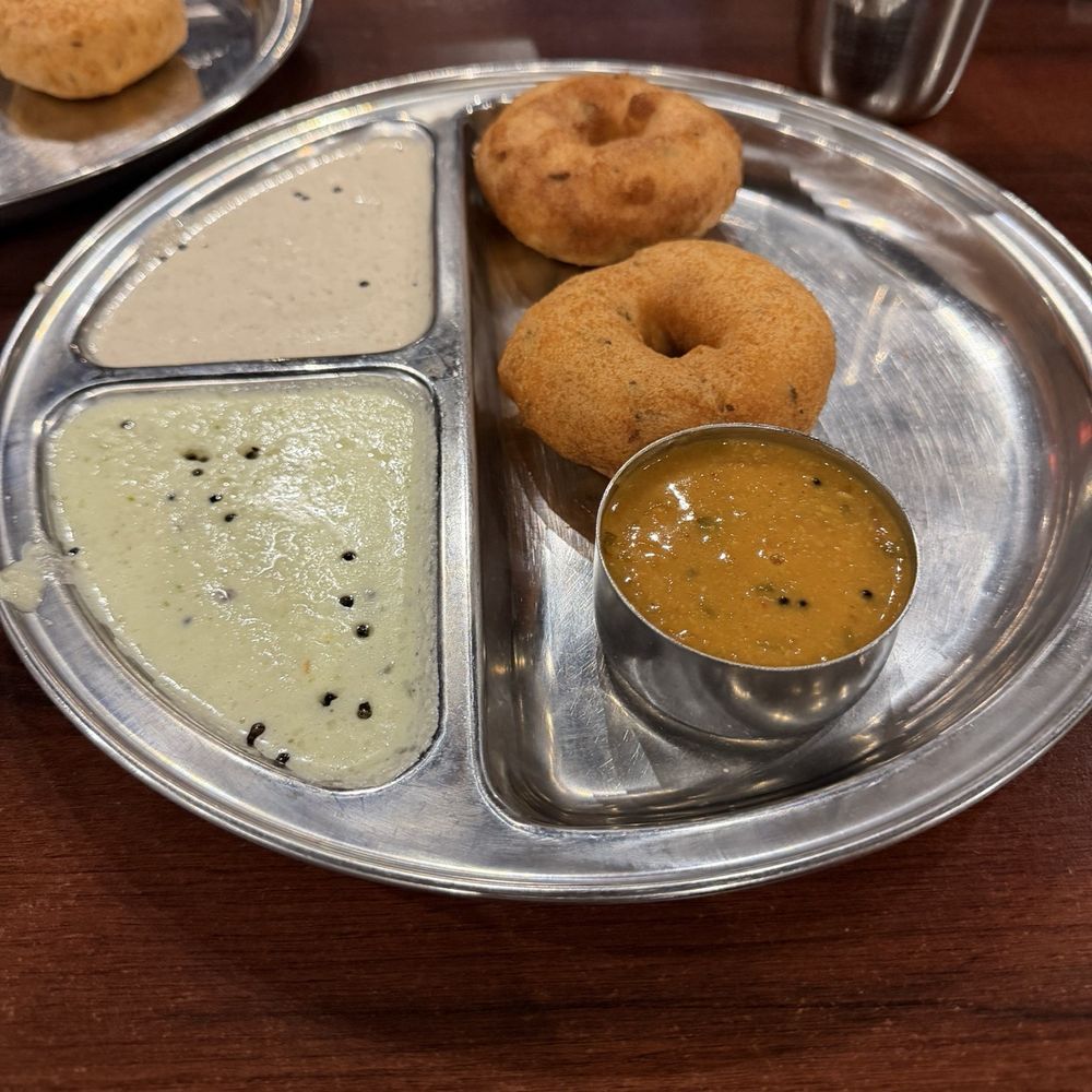 Saravanaa Bhavan - Medhu Vada (2 Pcs) - Indian Near Me - Richardson, Texas Saravanaa Bhavan - Medhu Vada (2 Pcs) - Indian Near Me - Richardson, Texas