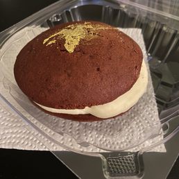 Red velvet cookie sandwich Red velvet cookie sandwich