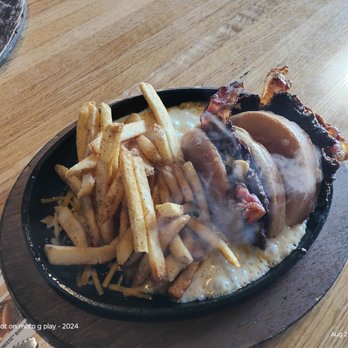 Applebee's Grill + Bar - Bacon Cheese Cheesy Burger - American Near Me - Hammond, Louisiana