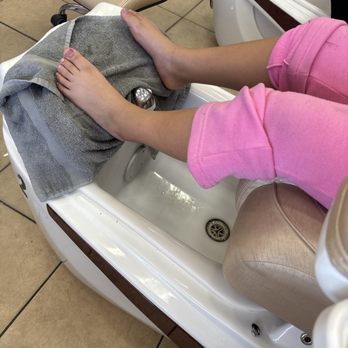 Tom’s Natural Nails - Polishing and nail cutting - Nail Salons Near Me - Bell, California Tom’s Natural Nails - Polishing and nail cutting - Nail Salons Near Me - Bell, California
