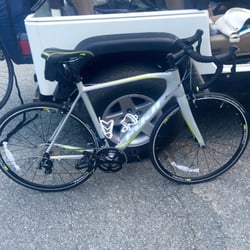 Bike Zone Rentals - Gorgeous Fuji Supreme 2.3 road bike.