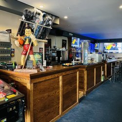 Michael's Billiards - Mar 22 - View of bar