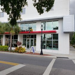 Gary Wahlers Hairstylist - Salon entrance
