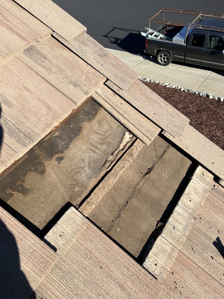 Slide of Del Rio's Roofing