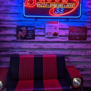 Bubba's 33 - Pizza Near Me - Parlin, New Jersey