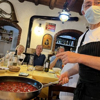 Il Caminetto - Chef Moreno and the tomato sauce - Italian Near Me - Perledo, SO