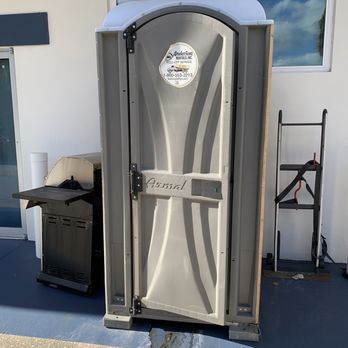 Animal Emergency Hospital - Leaking, smelly port-a-potty for customer use. - Emergency Pet Hospital Near Me - Ormond Beach, Florida Animal Emergency Hospital - Leaking, smelly port-a-potty for customer use. - Emergency Pet Hospital Near Me - Ormond Beach, Florida