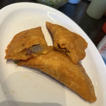 SalvaMex - Pastelitos: carne molida de res con zanahoria y papa - Salvadoran Near Me - Round Lake Beach, Illinois SalvaMex - Pastelitos: carne molida de res con zanahoria y papa - Salvadoran Near Me - Round Lake Beach, Illinois