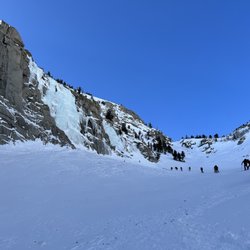 Sierra Mountaineering International - Hiking to the ice in Lee Vining