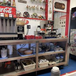 Rooster's Cafe - Counter dinning