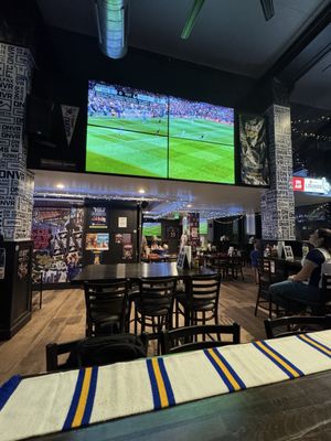 The DNVR Bar by null