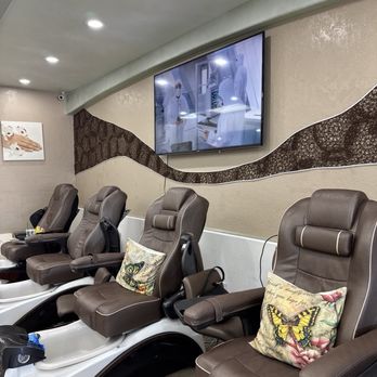 Luxe Nails Spa - Massage - Nail Salons Near Me - Norco, California