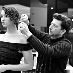 Le Salon Saint-Pierre - Eric lors d'un show à Paris.