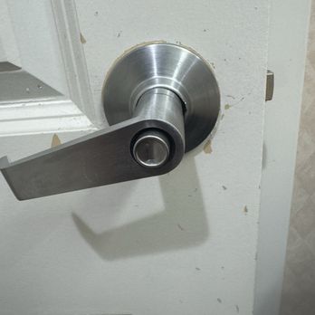 Hampton Inn & Suites Reno West - Bathroom door, beat up. - Hotels Near Me - Reno, Nevada Hampton Inn & Suites Reno West - Bathroom door, beat up. - Hotels Near Me - Reno, Nevada