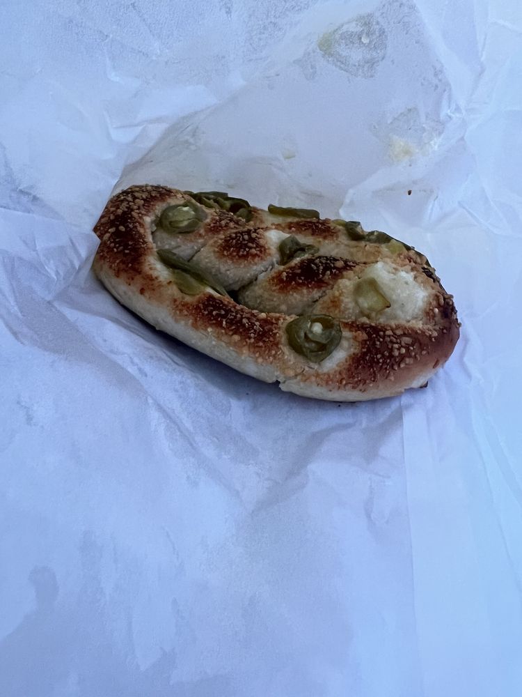 NEW YORK PRETZEL Updated April 2024 19 Photos & 26 Reviews 3799