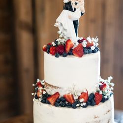 Tasteful Occasions - Our Wedding Cake