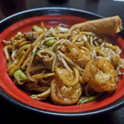 Kung Fu Asian Cafe - Beef and shrimp Lo Mien