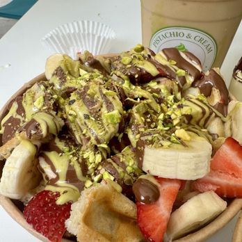 Pistachio and Cream - Belgian waffle with strawberry and bananas topped with Nutella and pistachios - Gelato Near Me - Sacramento, California Pistachio and Cream - Belgian waffle with strawberry and bananas topped with Nutella and pistachios - Gelato Near Me - Sacramento, California