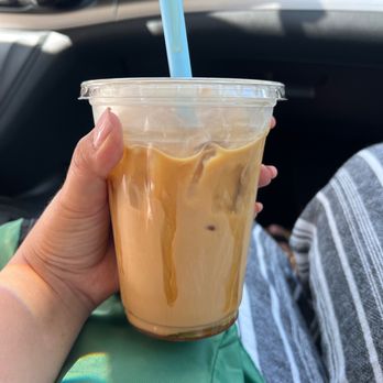 Alpaca Coffee & Tea - Honey lavender latte w oat milk iced - Coffee & Tea Near Me - Idyllwild, California Alpaca Coffee & Tea - Honey lavender latte w oat milk iced - Coffee & Tea Near Me - Idyllwild, California