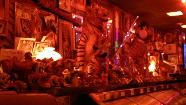 Le Tigre Lounge by null