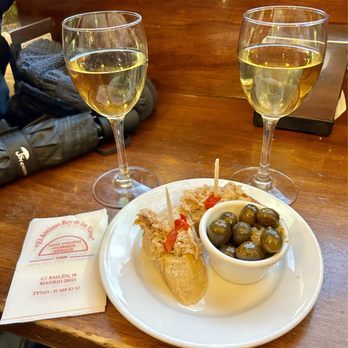 El Anciano Rey de los Vinos - Vino blanco and tapas - Wine Bars Near Me - Madrid, M El Anciano Rey de los Vinos - Vino blanco and tapas - Wine Bars Near Me - Madrid, M