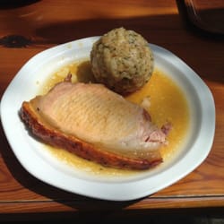 Bratl und Knödel