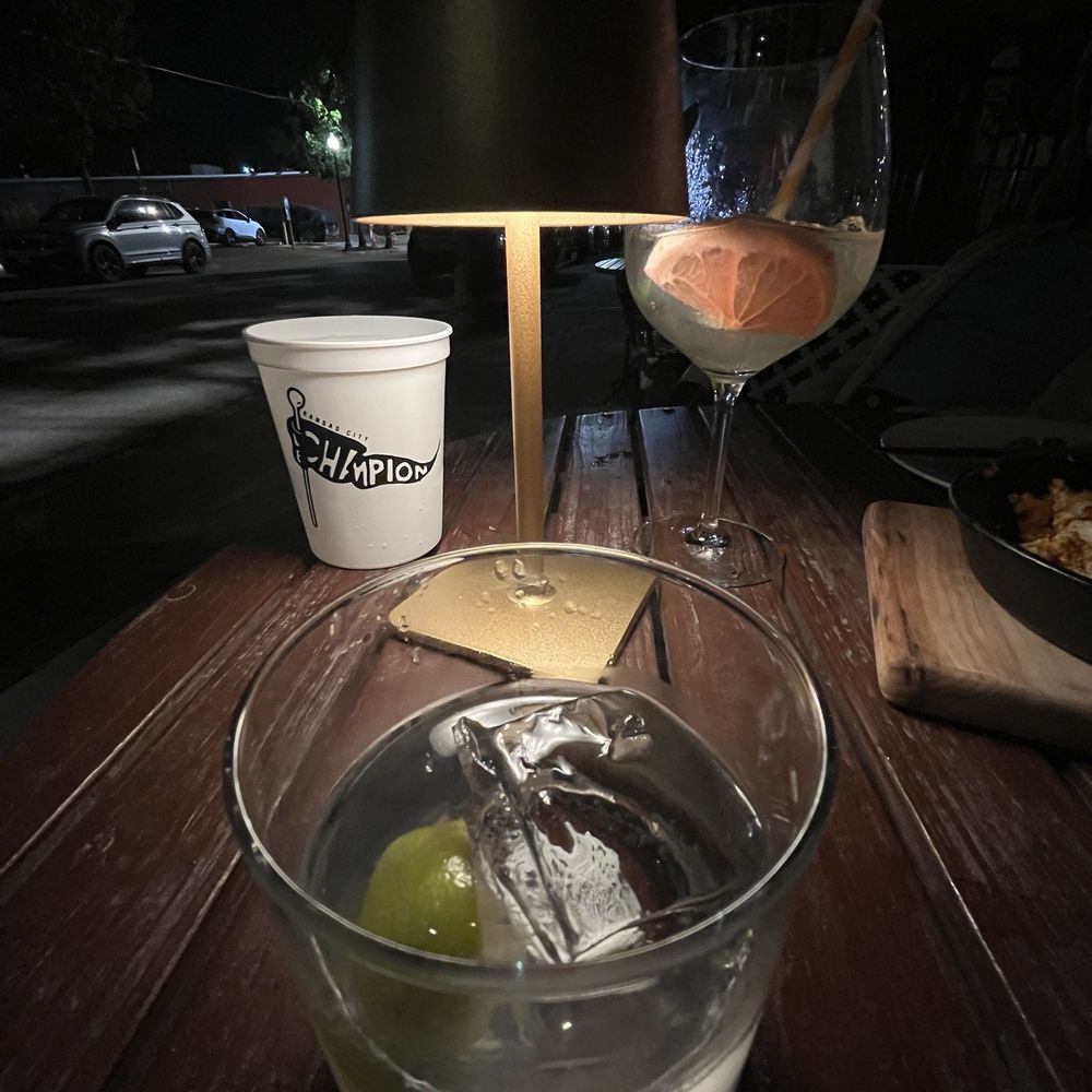 Tequila on the rocks, champion spritz