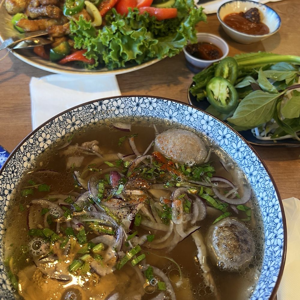 Me’s Kitchen - Vietnamese Near Me - Sacramento, California