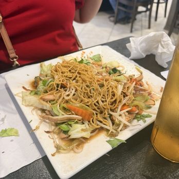 Pho House - Mi Xao #30 stir fried egg noodle with vegetable medley and pork - Vietnamese Near Me - Goodyear, Arizona