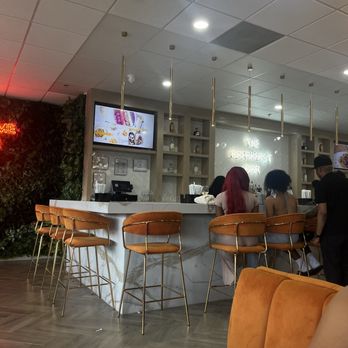 The Breakfast Bar - Bar Area - Breakfast & Brunch Near Me - Duluth, Georgia