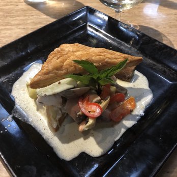 Tiny Pyramid - Fisherman's Pot Pie - Cafes Near Me - Honolulu, Hawaii