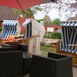 Gelato & Caffe DiAniello - Terrasse mit Strandkörben