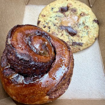 Caché - Bobka and Chocolate Chip Caramel Cookie. - French Near Me - San Francisco, California Caché - Bobka and Chocolate Chip Caramel Cookie. - French Near Me - San Francisco, California