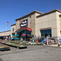 D&W Fresh Market - Outside of D&W during a flower sale