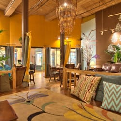Oasis - Plush seating plus a raised sitting area!