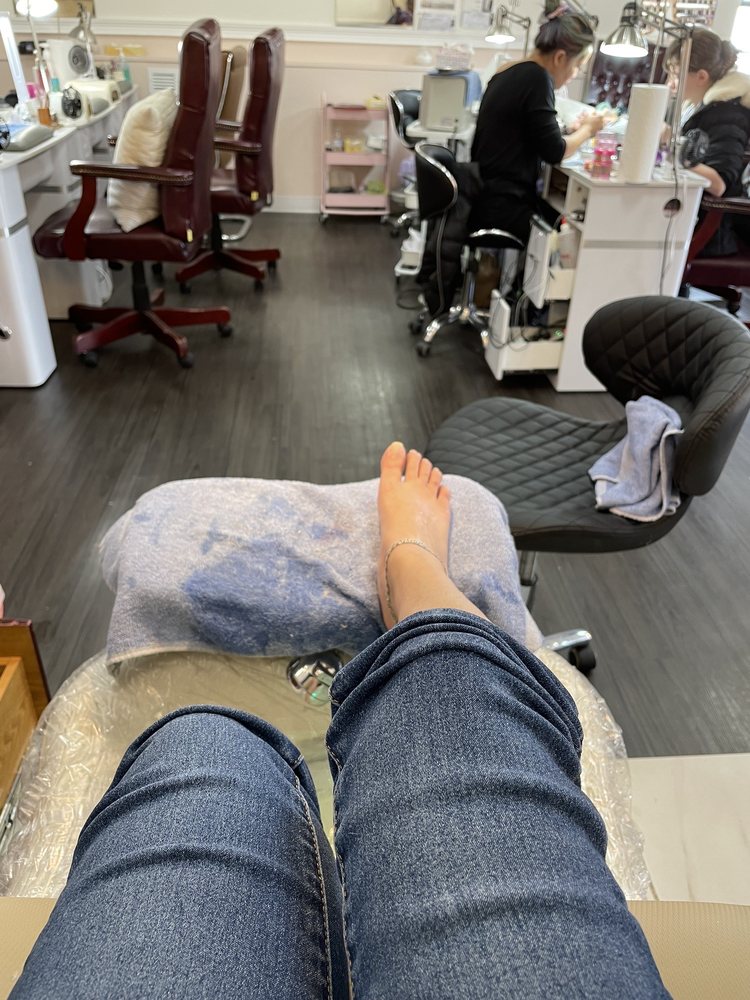 HELEN’S NAILS & SPA Updated September 2024 46 Photos & 48 Reviews