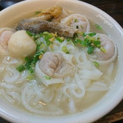 陳記魚蛋 - Fish dumplings and fried fish skin rice noodle!