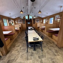 Dick's Brewing NW Sausage & Deli - The dining area