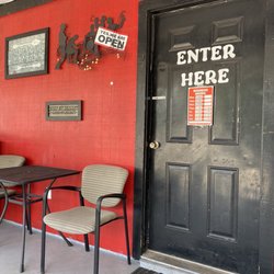 B-stro - Front door