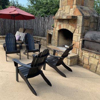 Gathering On Post Oak - Outdoor fireplace @ Farmhouse - Bed & Breakfast Near Me - Fredericksburg, Texas Gathering On Post Oak - Outdoor fireplace @ Farmhouse - Bed & Breakfast Near Me - Fredericksburg, Texas