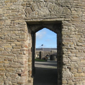 Roscrea Castle & Damer House - Doorway leading to the castle courtyard - Tours Near Me