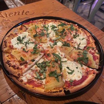 La Fe Wine Bar - Margherita pizza - Wine Bars Near Me - Palm Desert, California La Fe Wine Bar - Margherita pizza - Wine Bars Near Me - Palm Desert, California
