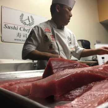 Sushi Chef Institute - Sensei Master Sushi Chef breaks down a Blue Fin Tuna - Cooking Schools Near Me - Torrance, California Sushi Chef Institute - Sensei Master Sushi Chef breaks down a Blue Fin Tuna - Cooking Schools Near Me - Torrance, California