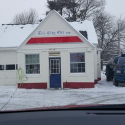 Tri City Oil - Get your gas pumped and your windows cleaned by smiling people! No extra! Locally owned and operated.