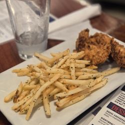 6 Bears & A Goat - Kids chicken tenders