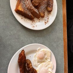 Eggs, bacon, French toast