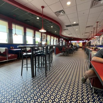 JCI Grill - Webster - Dining area - Hot Dogs Near Me - Webster, Texas