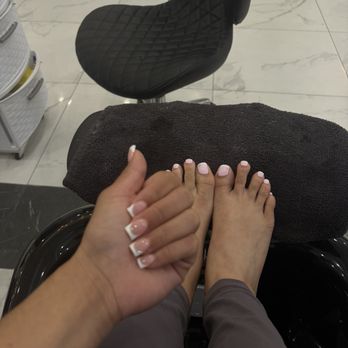 A La Mode Nail Spa & Lounge - Waxing Near Me - Whittier, California
