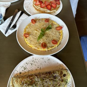 Tasty Experience Bistro - pancakes, omelette and spinach wrap - Breakfast & Brunch Near Me - Worcester, Massachusetts