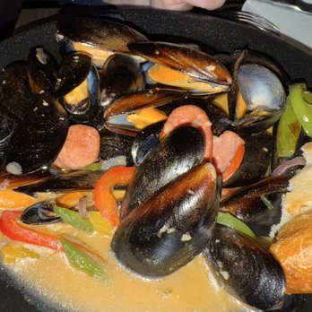 Welly's Restaurant - Portuguese Style Mussels - Pizza Near Me - Hudson, Massachusetts